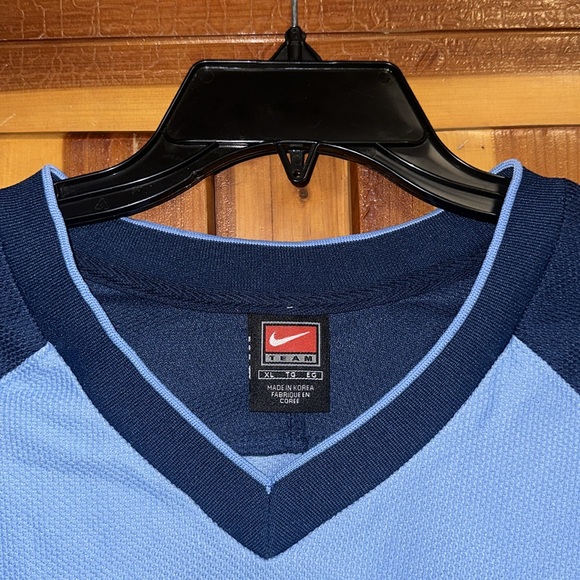 Nike UNC Pullover - Picture 4 of 8